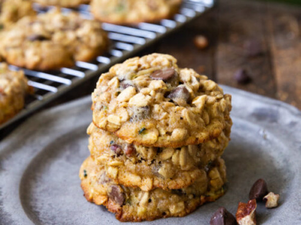 Oatmeal Cookies with Peanut Butter and Zucchini