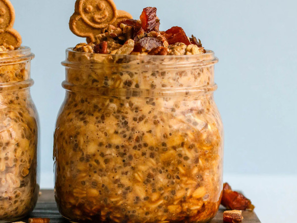 Gingerbread-Spiced Overnight Oats