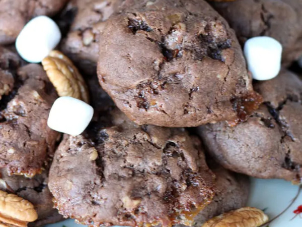 Cookies with Marshmallows and Rocky Road Flavor