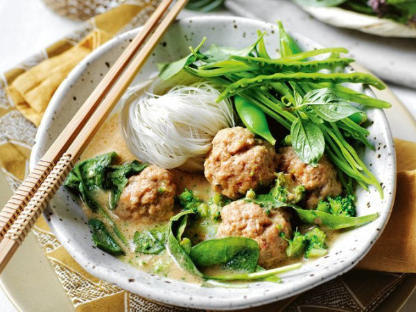 Thai-Style Green Curry with Meatballs