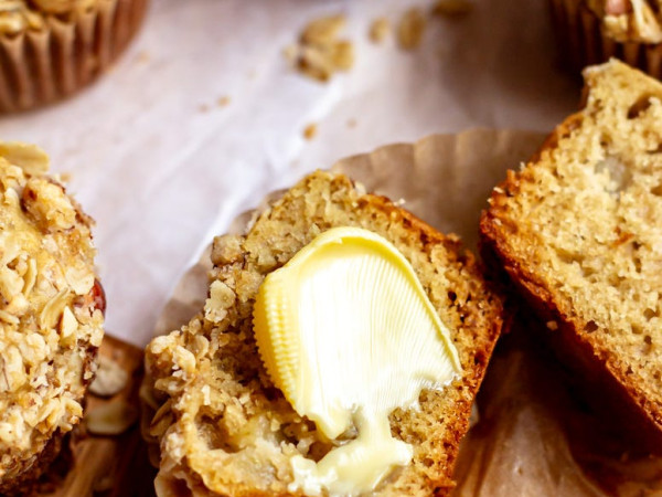 Tasty Muffins with Peanut Butter and Apples